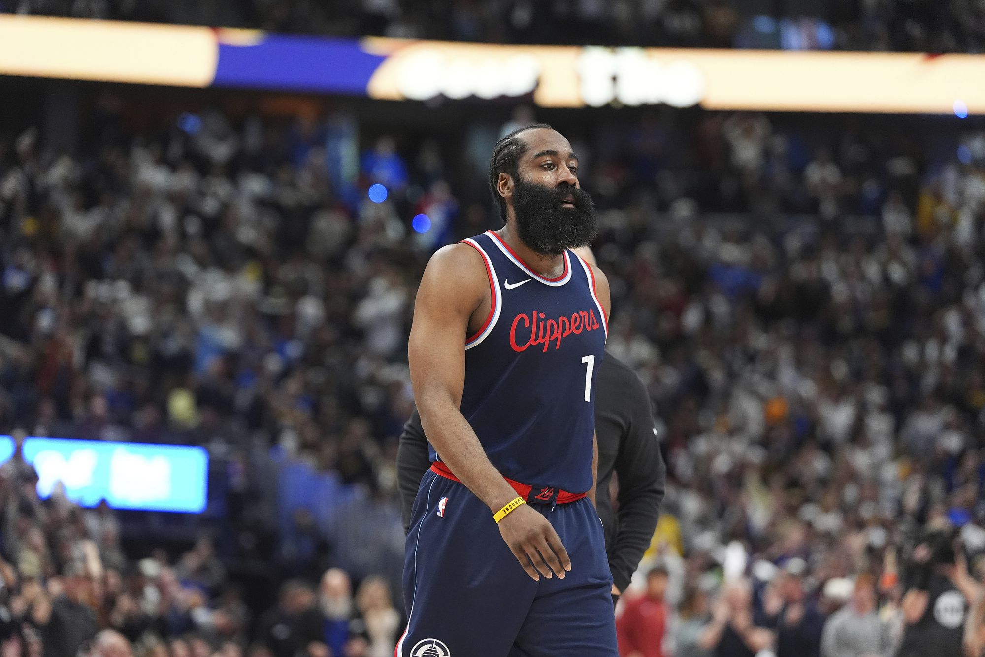 三节休息3分钟！哈登14中8得到27分9抢篮板9助攻